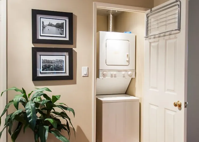 Tosuites - Signatures On Bloor Toronto